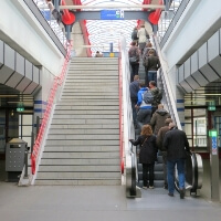 階段とエスカレーター