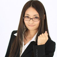 首元は開けない方が…