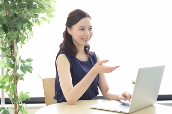 クールビズの女性