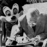 昭和天皇とミッキーマウス