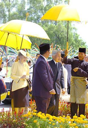 マレーカレッジに到着された両陛下