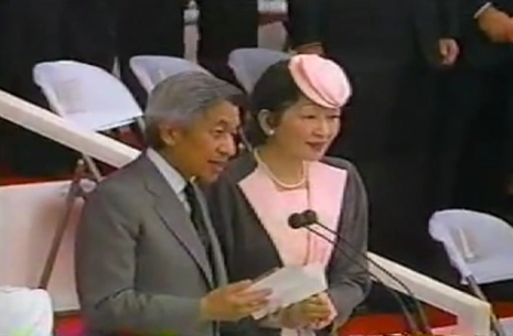 大事に至らないとご判断されて姿勢を戻された皇后陛下