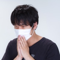 マスクをした男性